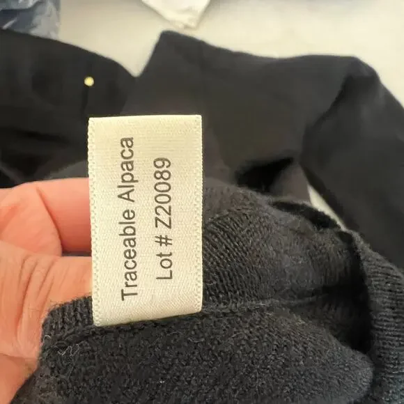 Cuyana Women's Size S M 100% Baby Alpaca Lagenlook Oversized Turtleneck Black